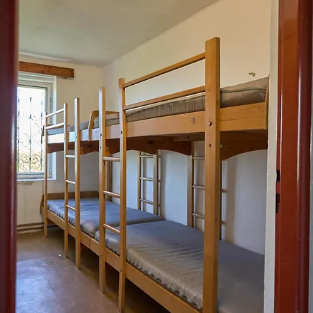 Hostel Lovos Velemin