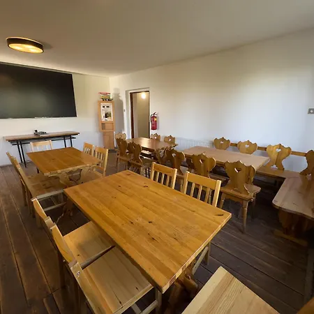 Lovos אכסניה